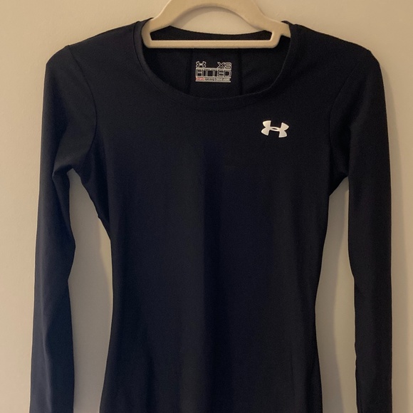 Under Armour Tops - Under Armour base layer workout top